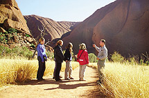 Marche  la Base d'Uluru, Territoire du Nord, Australie