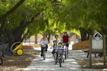Famille en vélo, Rottnest Island, Australie de l'Ouest